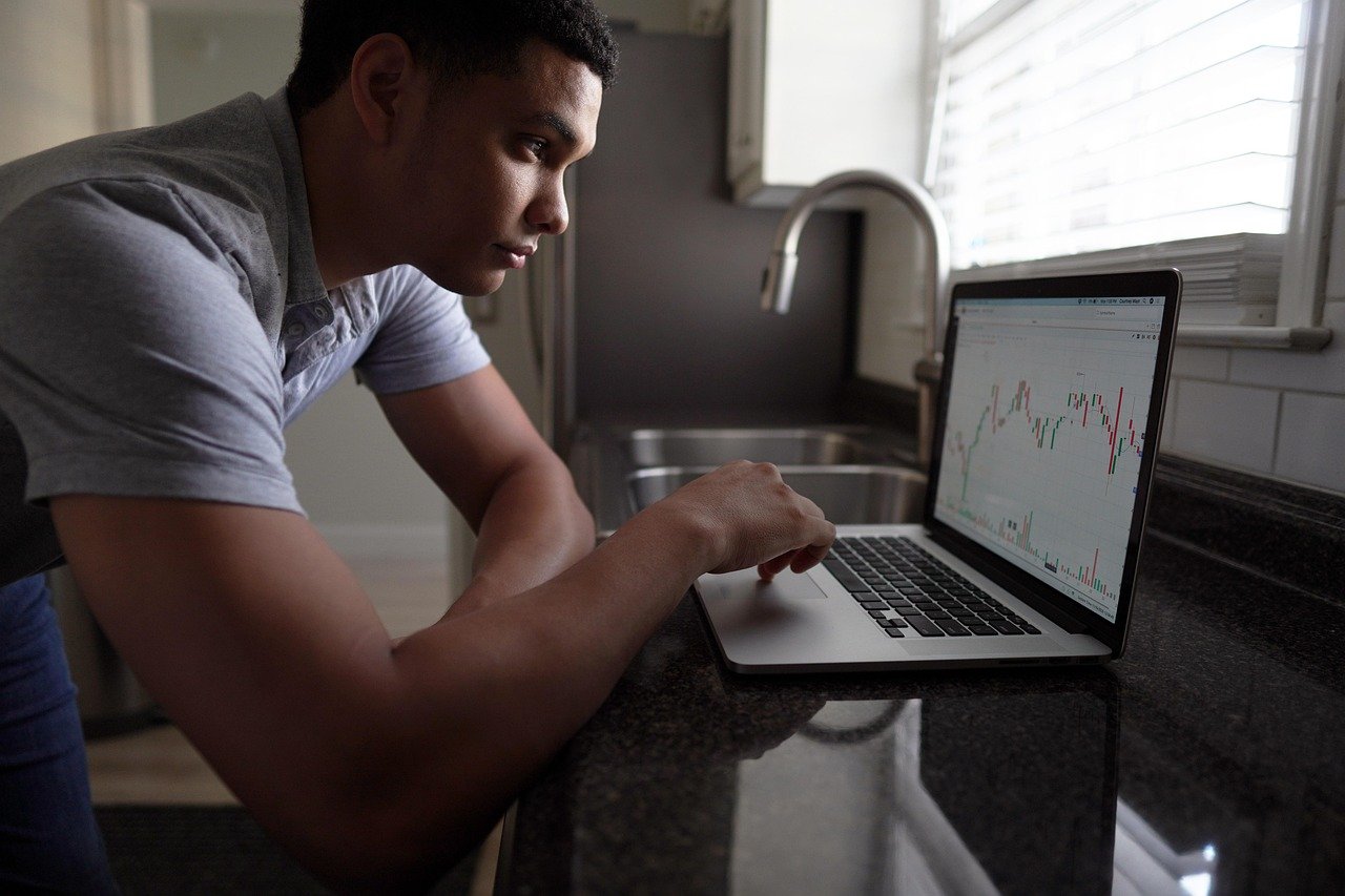 Start Small, Grow Big: Why LessInvest.com Fits the Modern Investor’s Needs